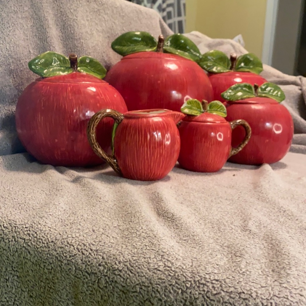 6 Piece Ceramic Apple Food Storage Jars/Creamer
